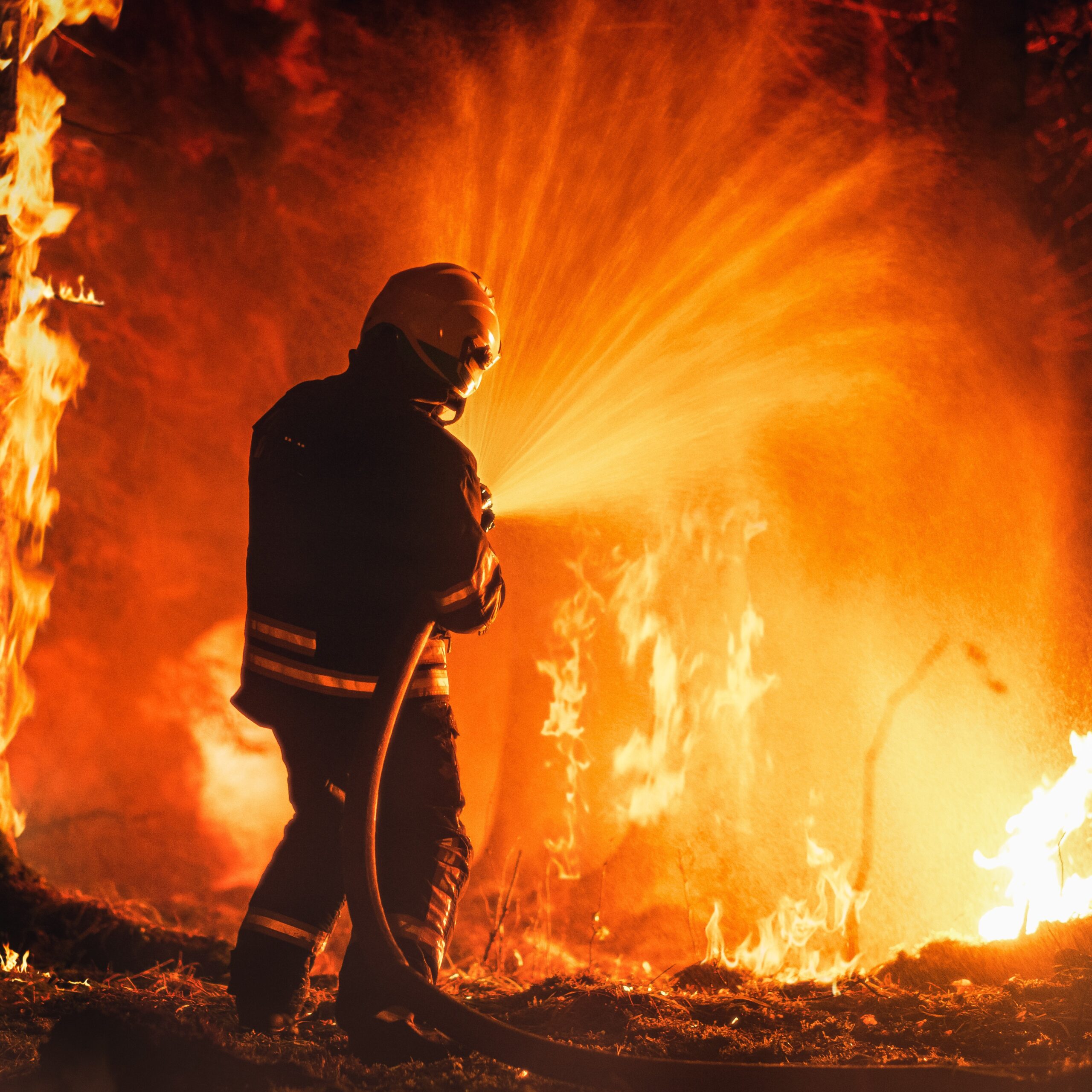 kopyprofessional-firefighter-extinguishing-large-highpriority-part-2258645631